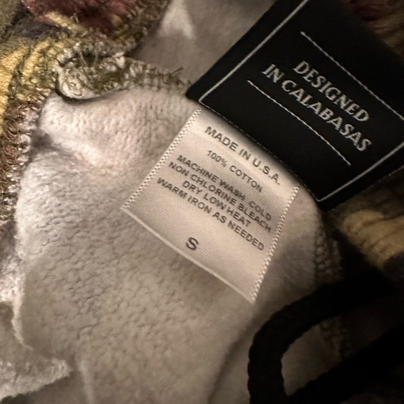 Kylie Jenner camo sweatpant - Picture 3 of 3